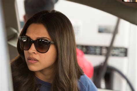 deepika padukone oversized sunglasses